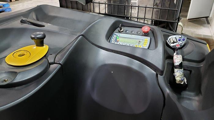 Used Yale Narrow Aisle NR040EA Reach Forklift