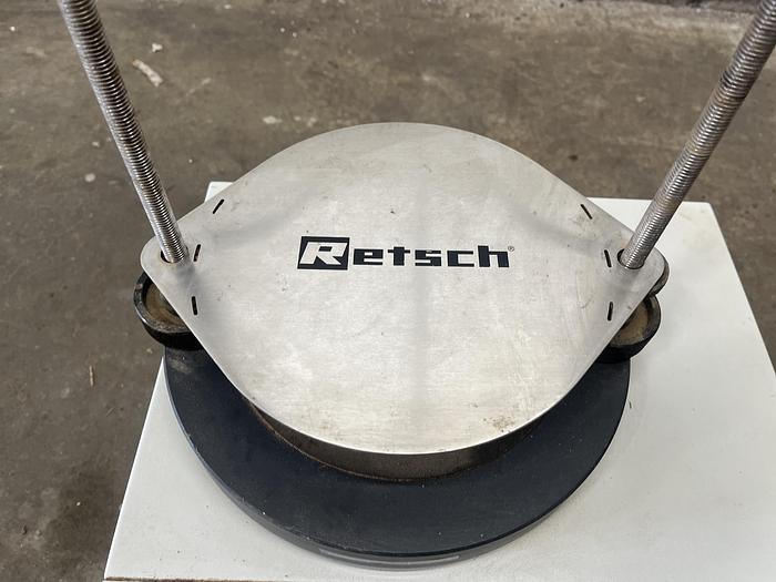 Used RETSCH AS 200 Basic Sieve Shaker