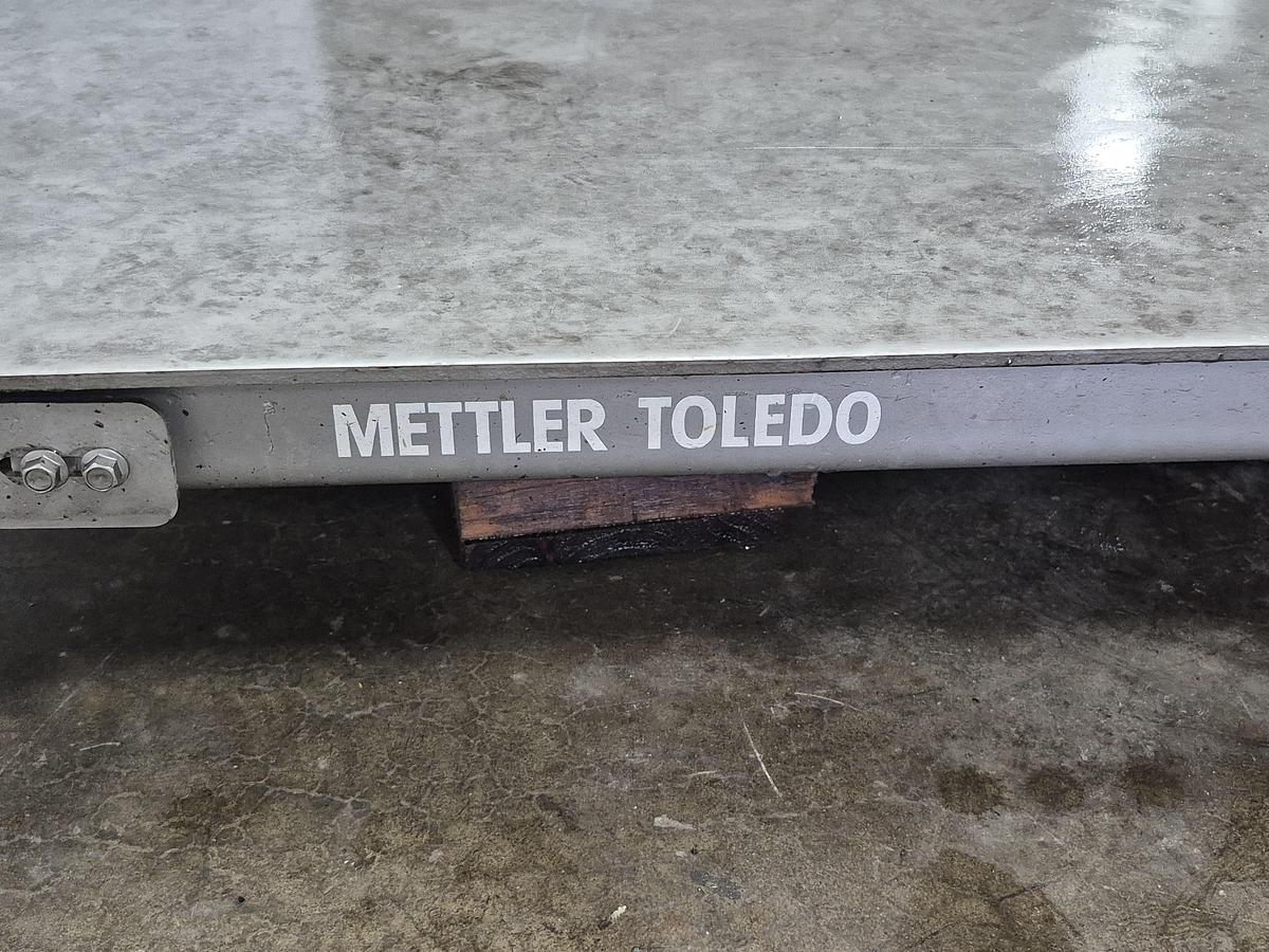 Used Mettler Toledo IND570 Industrial Weighing Terminal