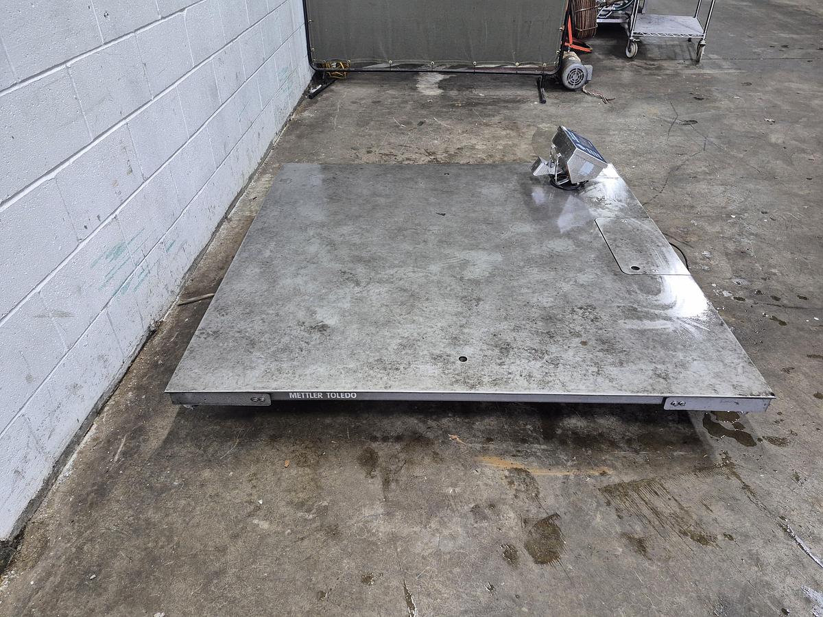 Used Mettler Toledo IND570 Industrial Weighing Terminal