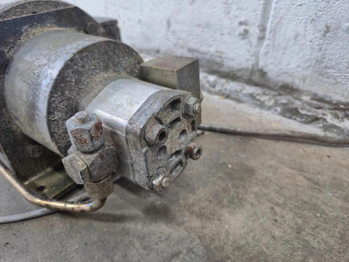 Used Elektra 0.37kW Electric Motor 4AP71-4 w/ Bosch Rexroth Hydraulic Pump 0510010003