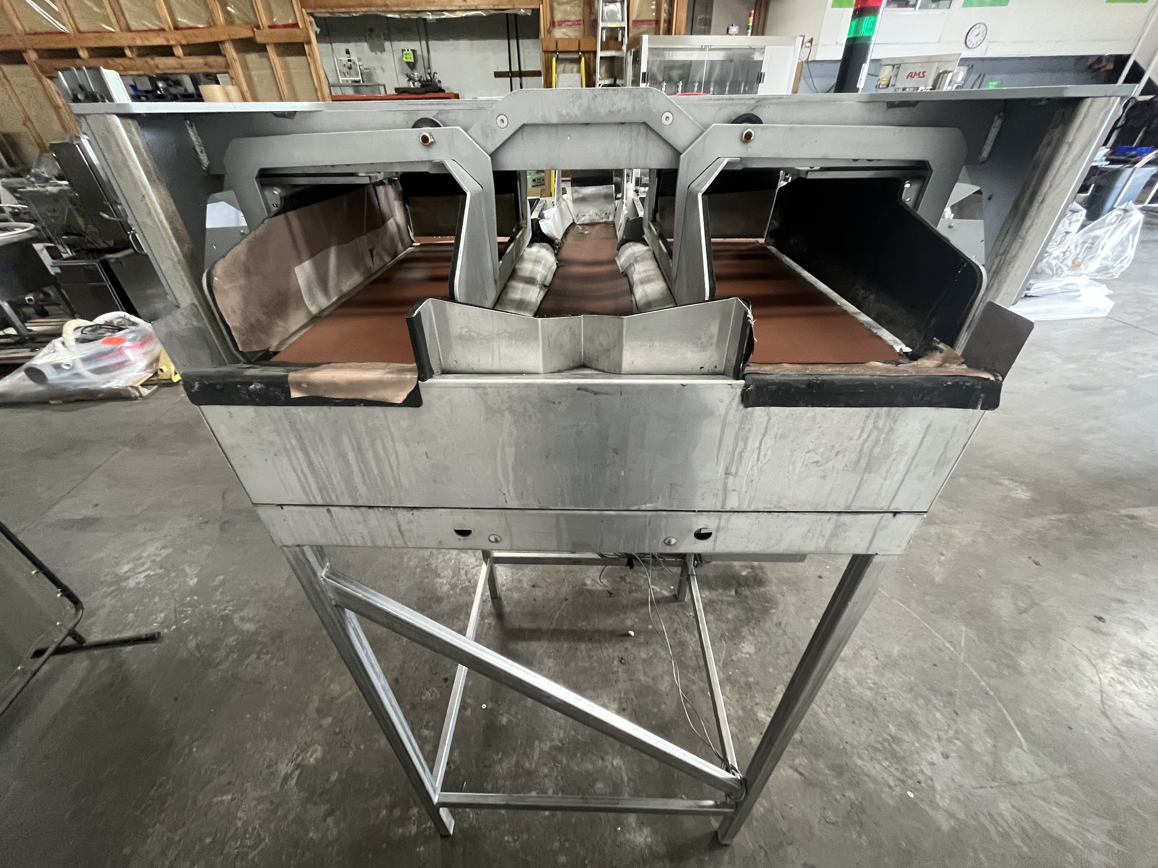 Used Hayley Manufacturing Diverting Conveyor System