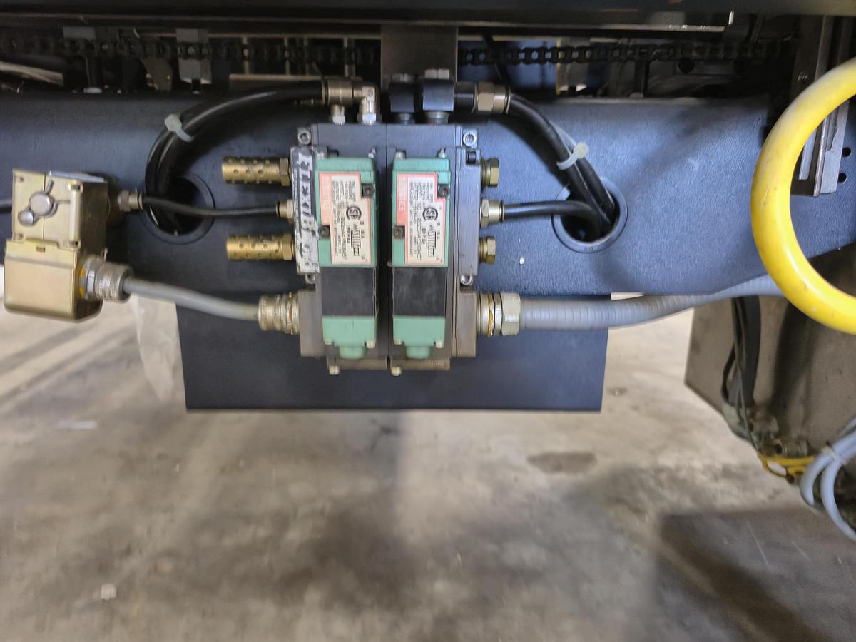 Used API VERSATech LB 22/32 L-Bar Sealer