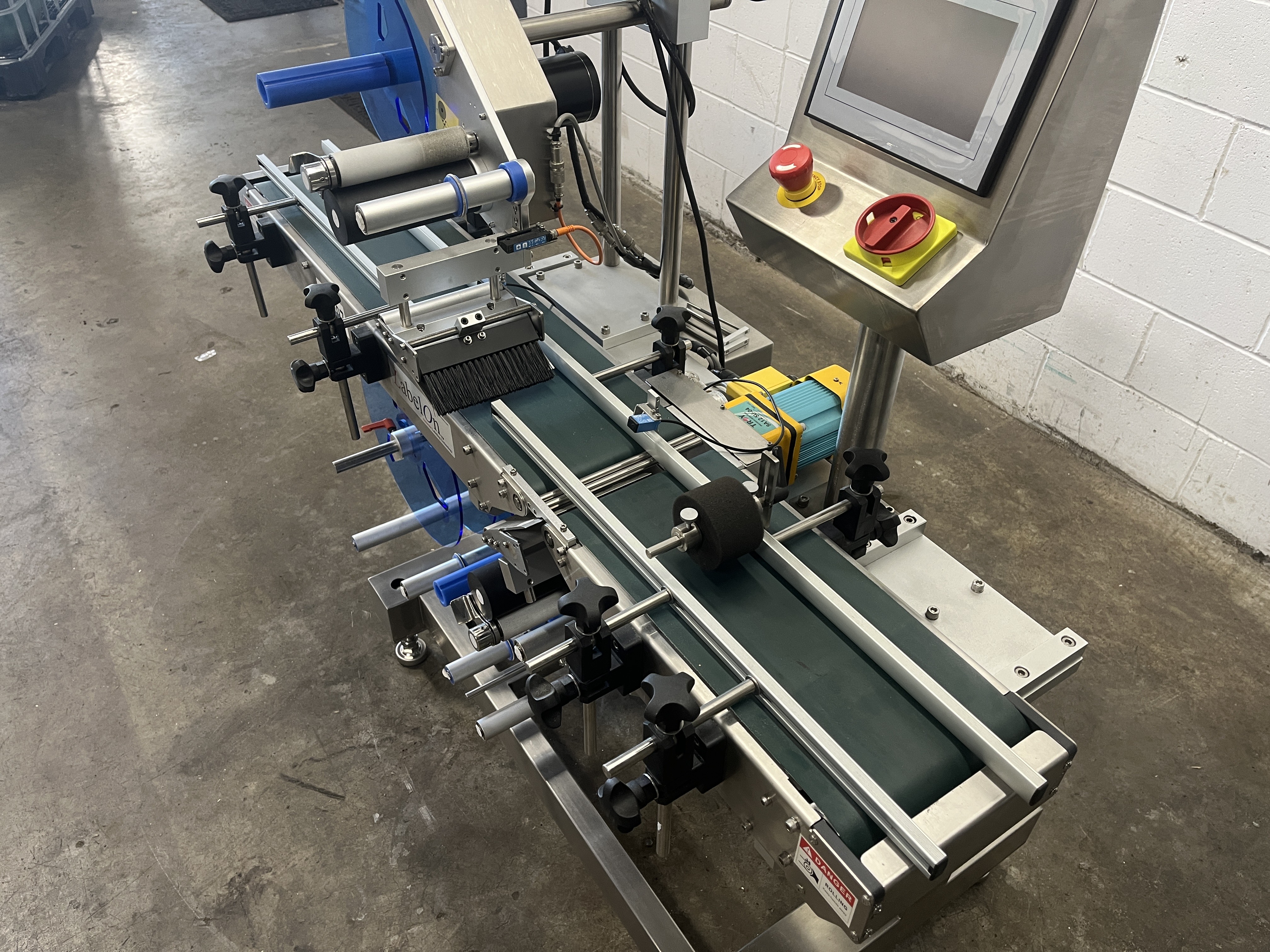 Used Label-on Basic 300 Labeling System