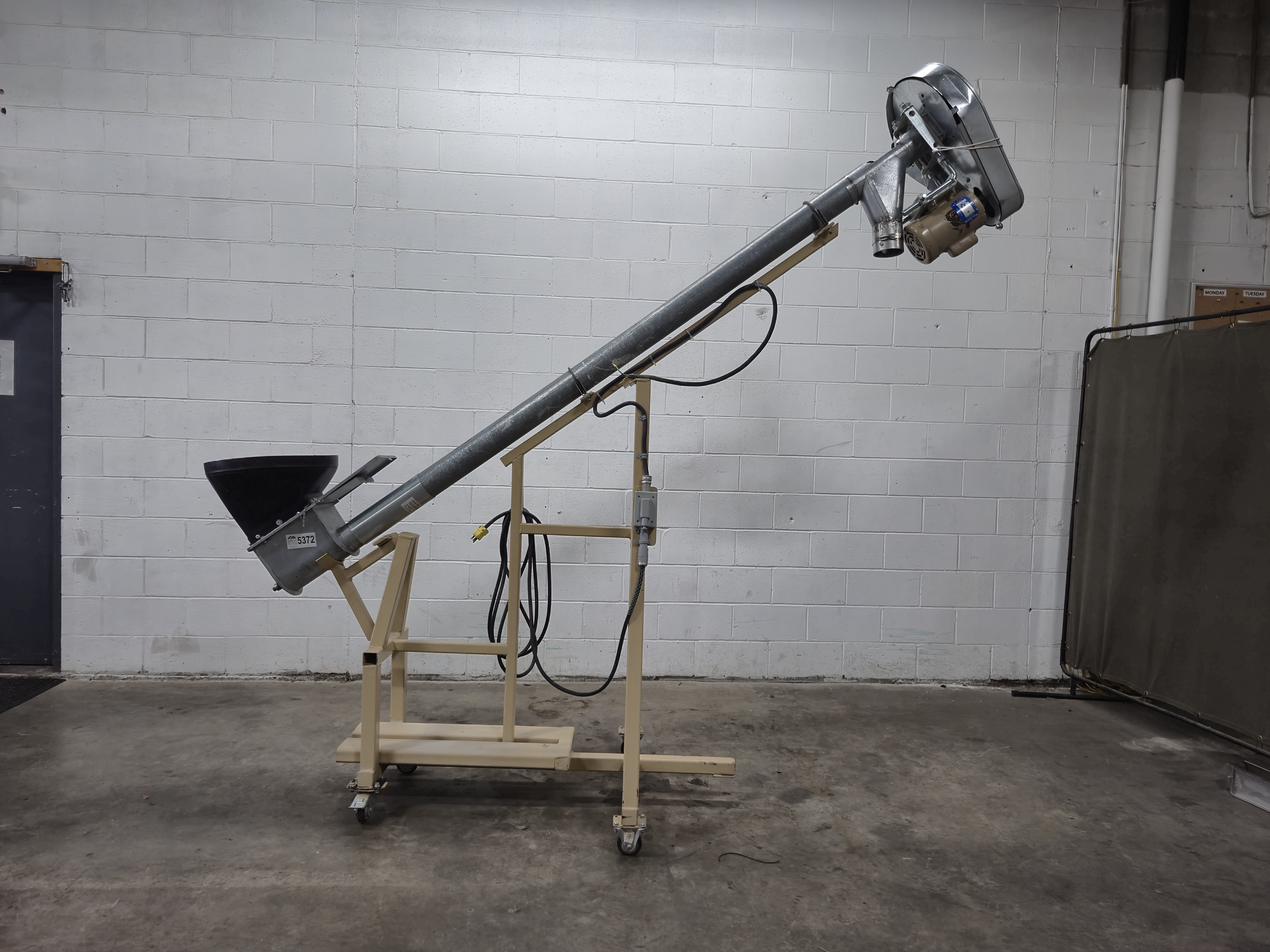 Used RAD Equipements 4" Portable Inclined Screw Conveyor with Hopper