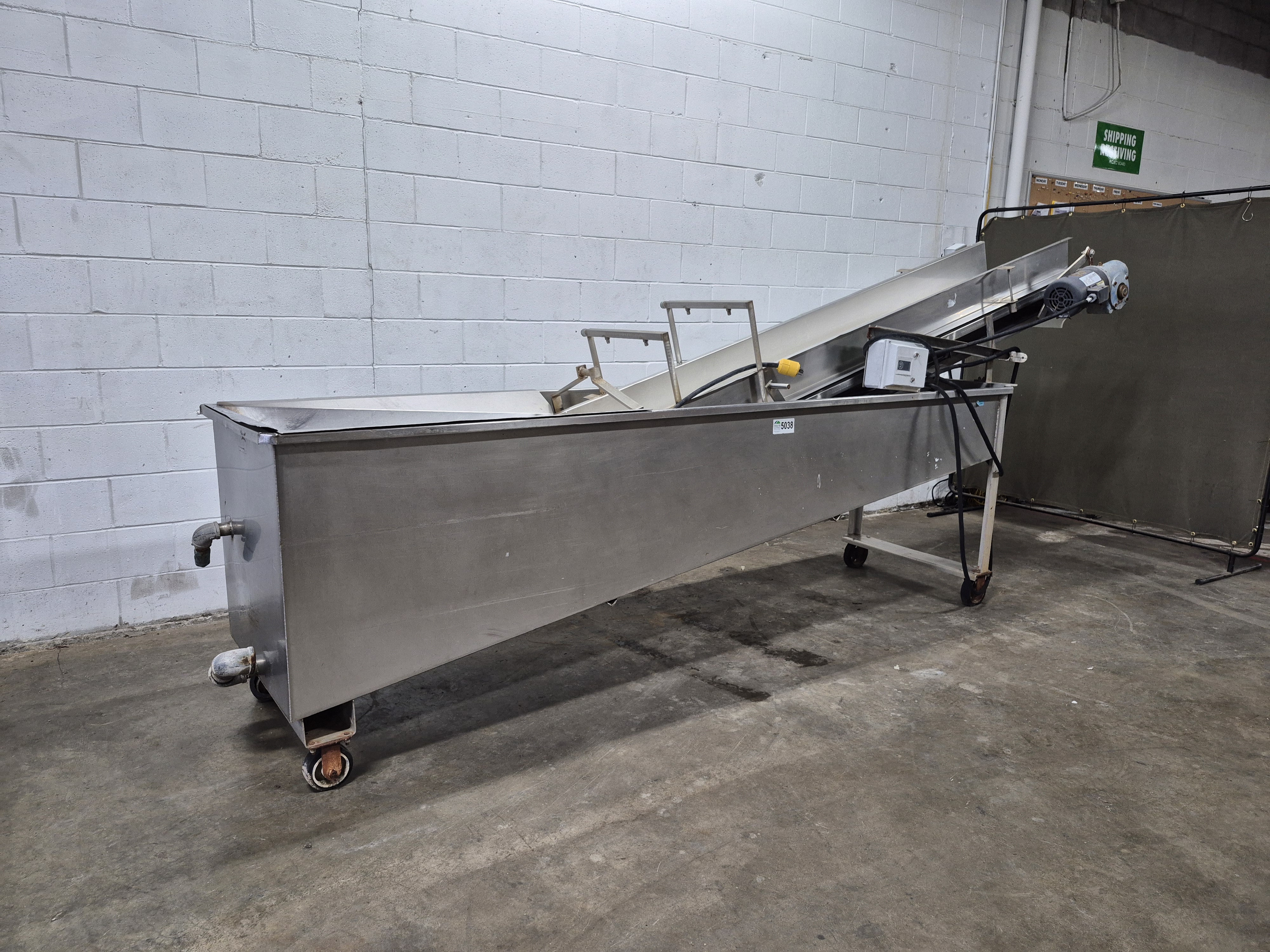 Used Incline Conveyor with 30 Gallon Tank