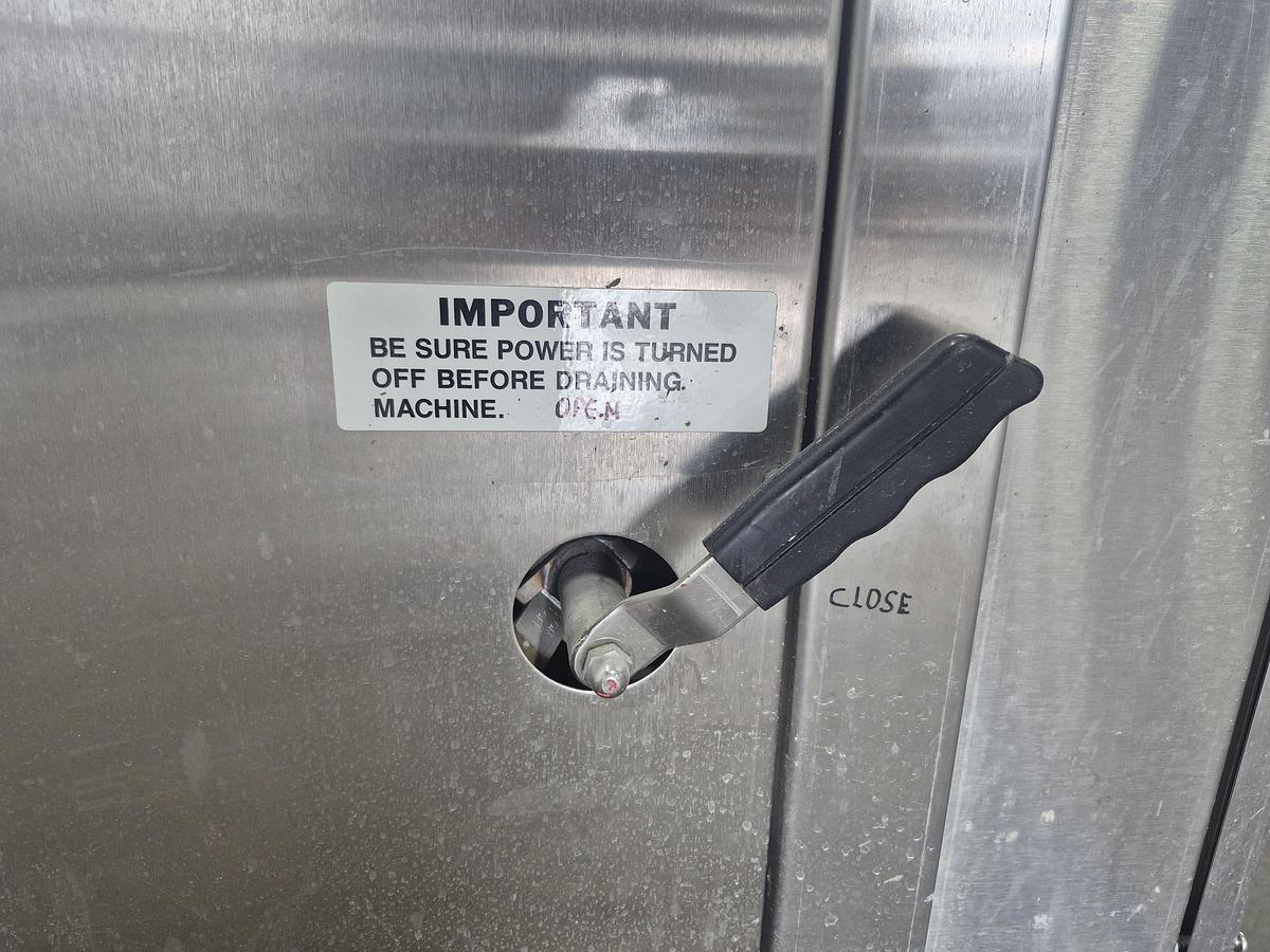 Used LVO TL14E Commercial Electric Tray Washer