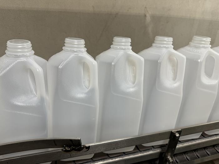 Used UNILOY 350R 3 Head Reciprocating Screw Blow Molding Machine