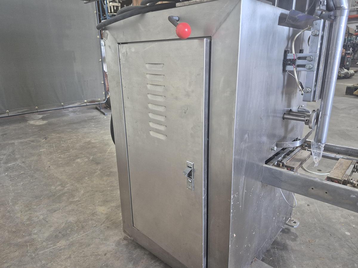 Used Automatic Vertical Packaging Machine with Chain Hopper