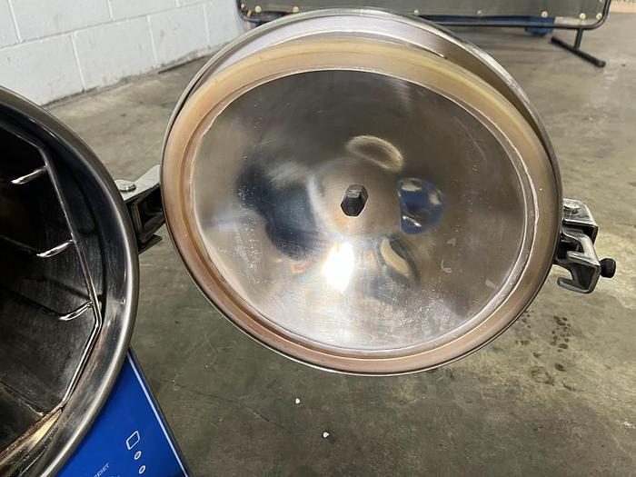 Used TM-T24J Table Top 24L Autoclave