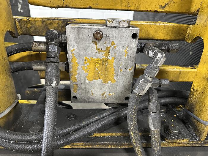 Used Cascade 55C-CC-2A Carton Clamp