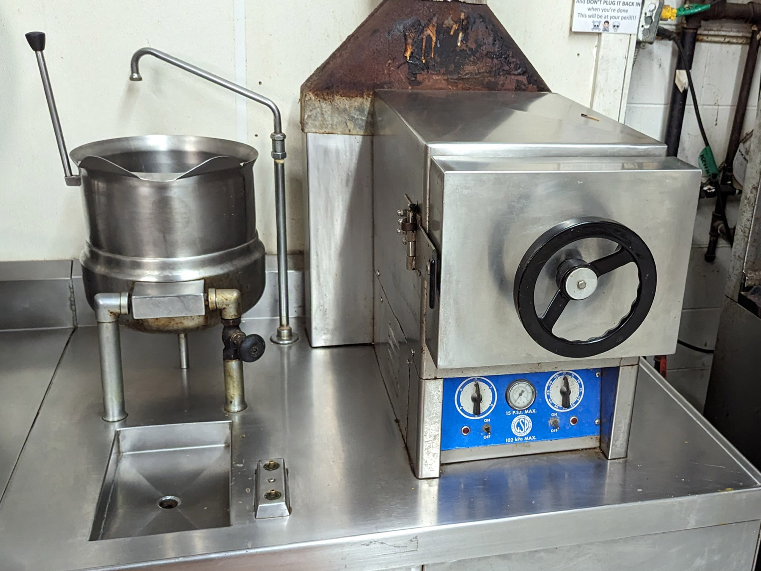 Used Gaunt SS Kettles and Steam Cabinet