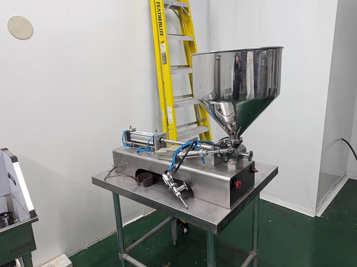 Used Quantitative 150 Piston Filler
