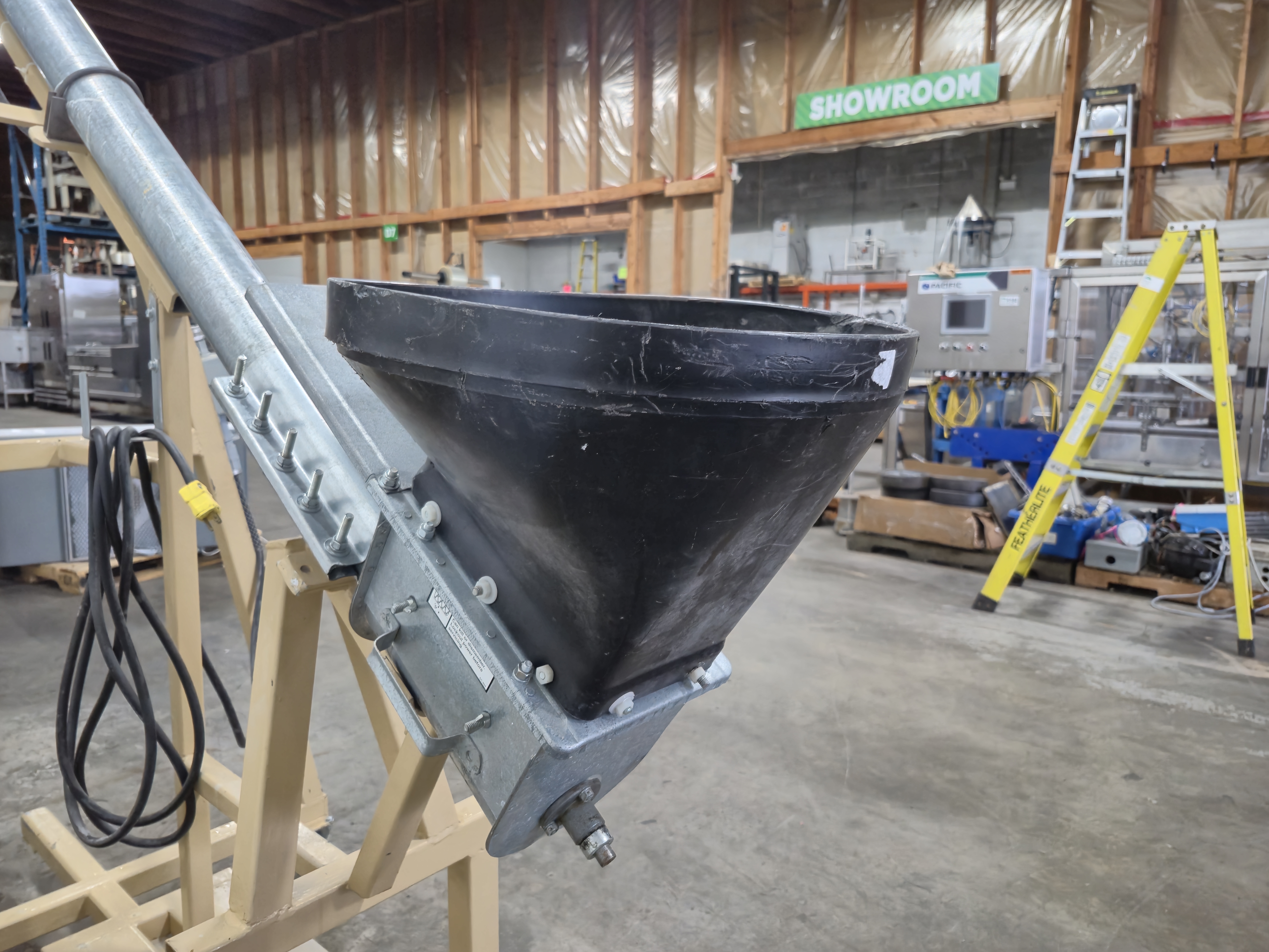 Used RAD Equipements 4" Portable Inclined Screw Conveyor with Hopper