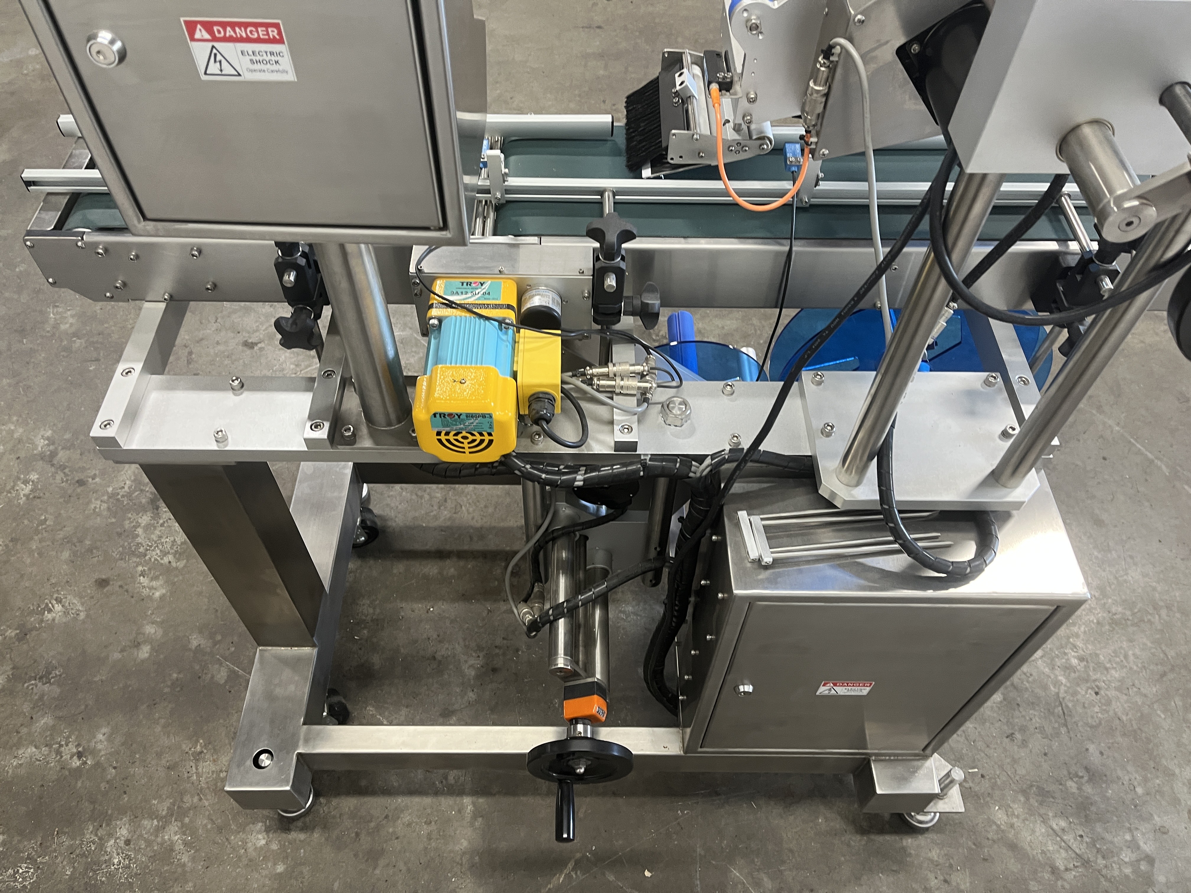 Used Label-on Basic 300 Labeling System