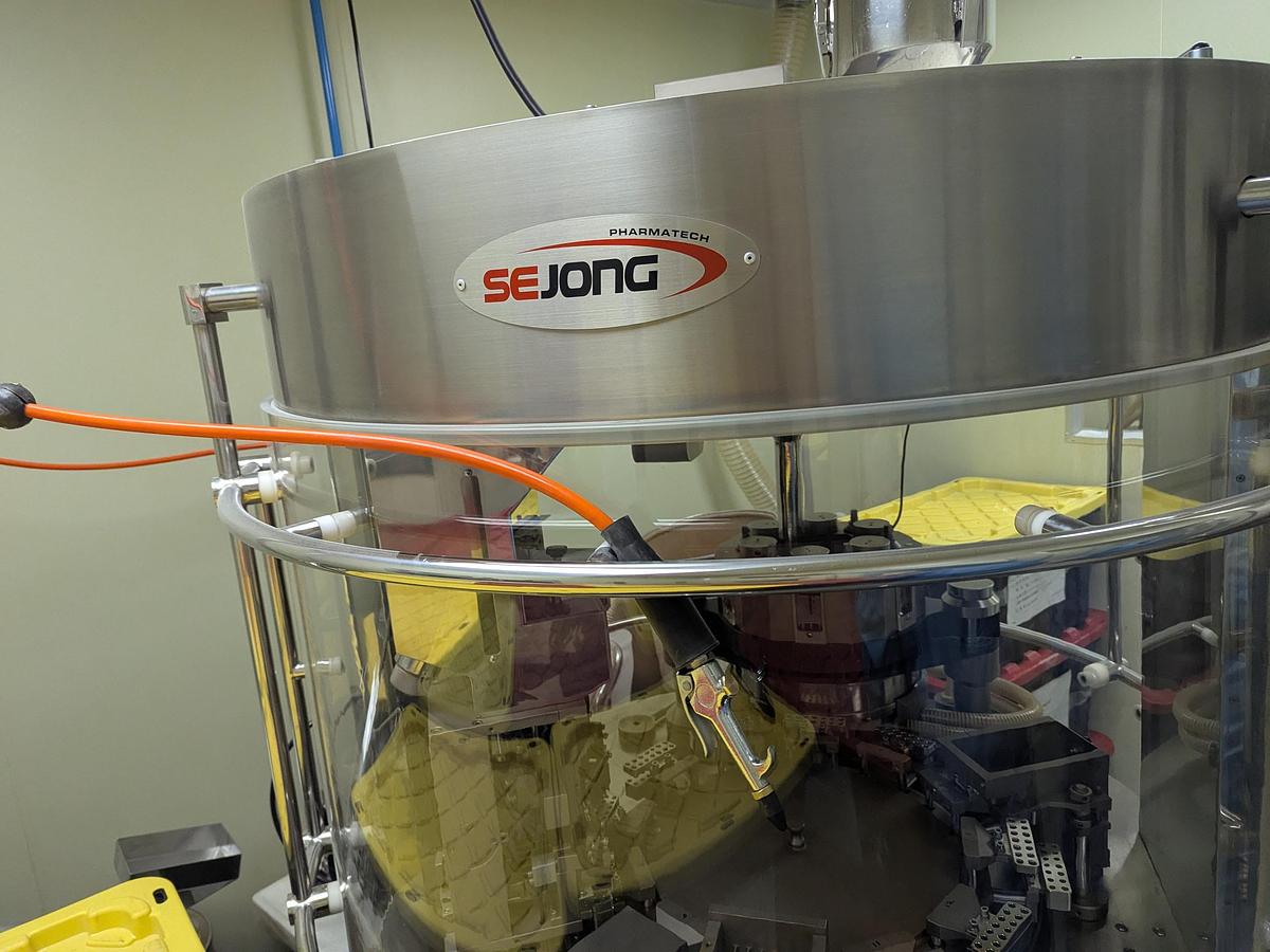 Used Sejong SF-100N Rotary Capsule Filler