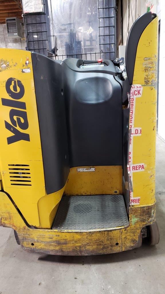 Used Yale Narrow Aisle NR040EA Reach Forklift
