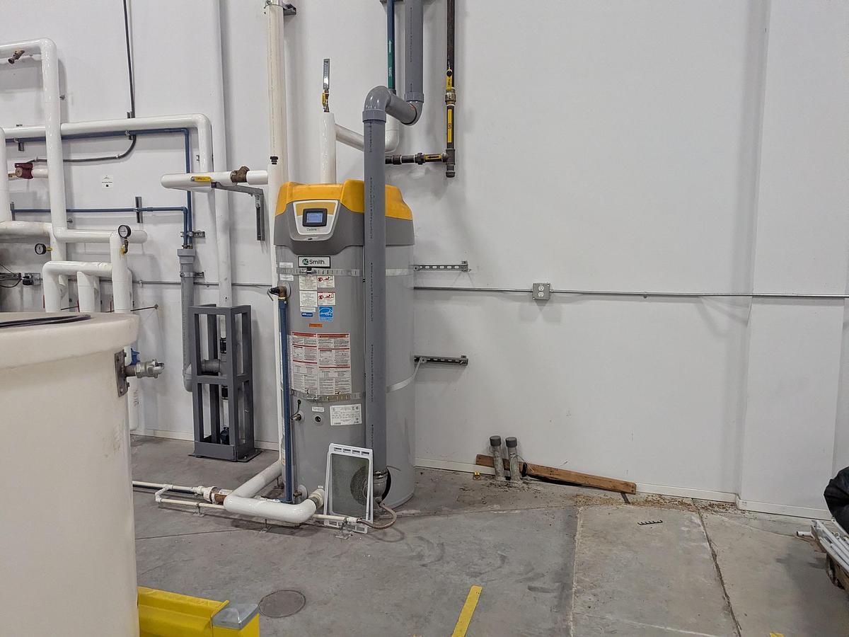 Used A.O. Smith Cyclone MXi Gas Water Heater