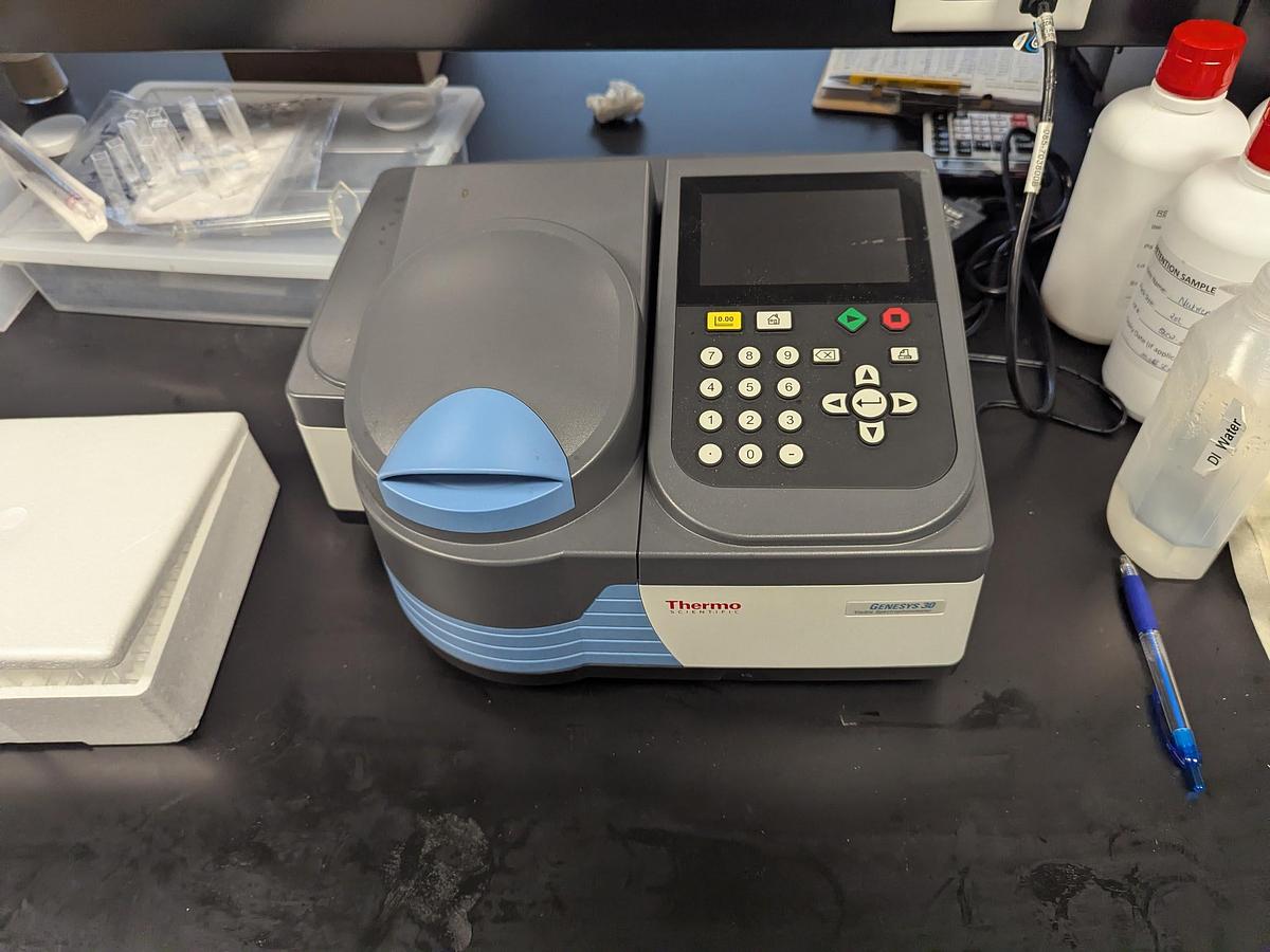 Used ThermoFisher Scientic GENESYS 30 Visible Spectrophotometer