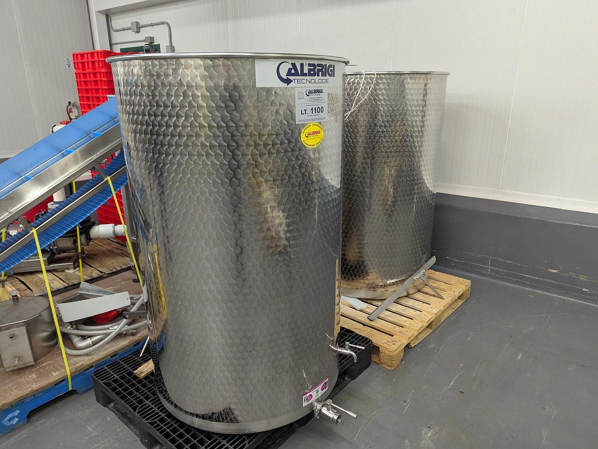 Used Albrigi 1100L Wine Tanks