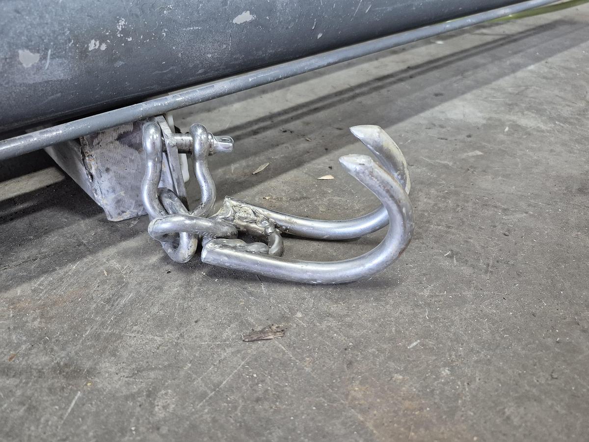 Used Pneumatic Aitchbone Puller Assembly