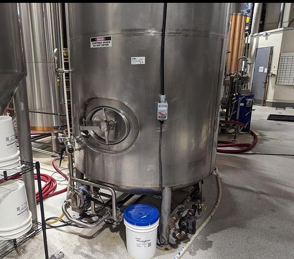 Used SS Vertical Hot Liquor Tank