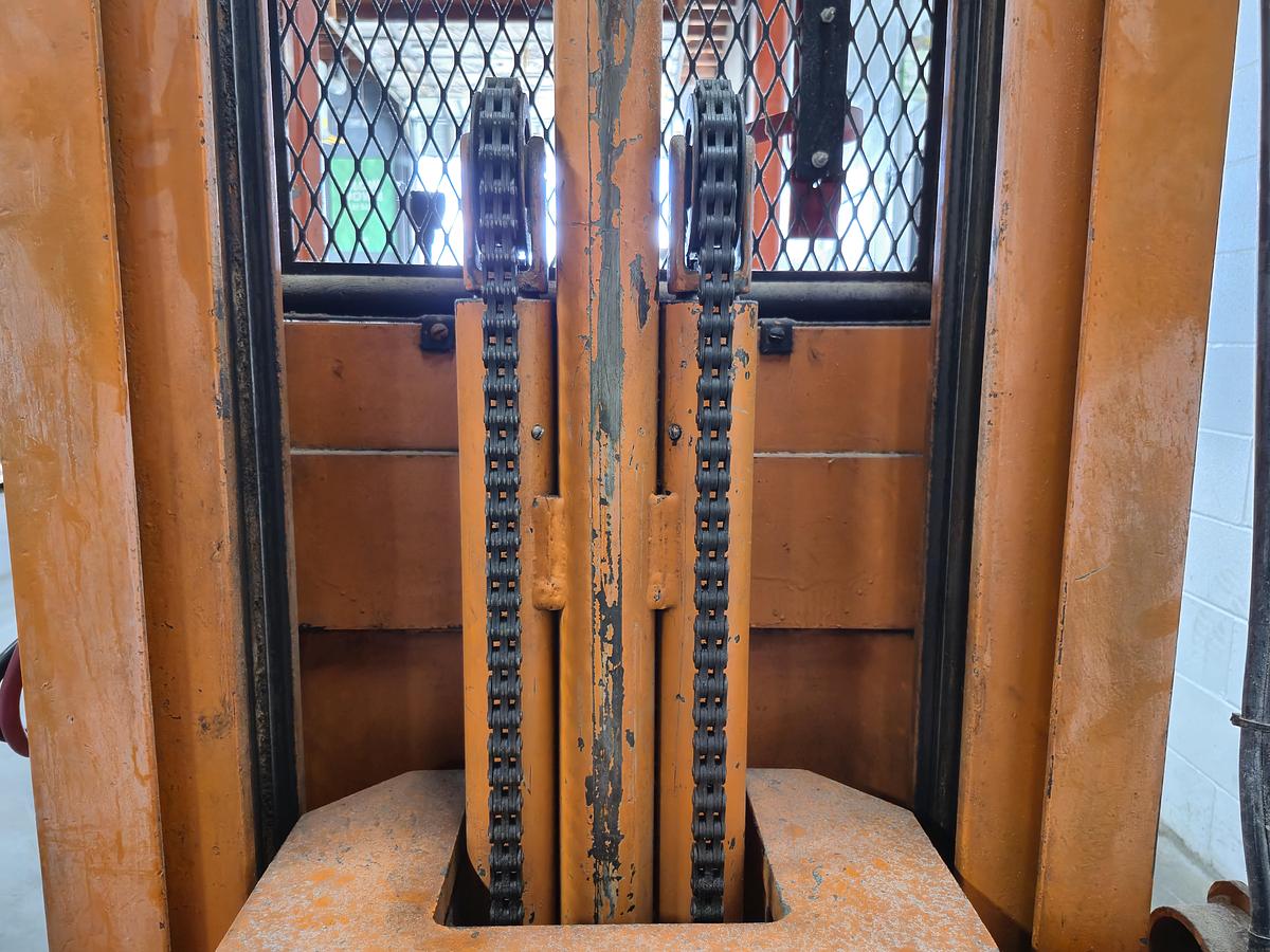 Used Raymond 20R30TT Electric Forklift