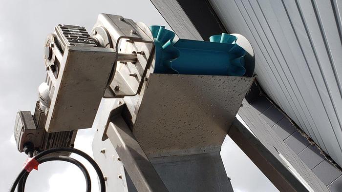 Used Hartman 9' High Incline Conveyor