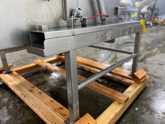 Used Mobile Self-Dump Product Hopper