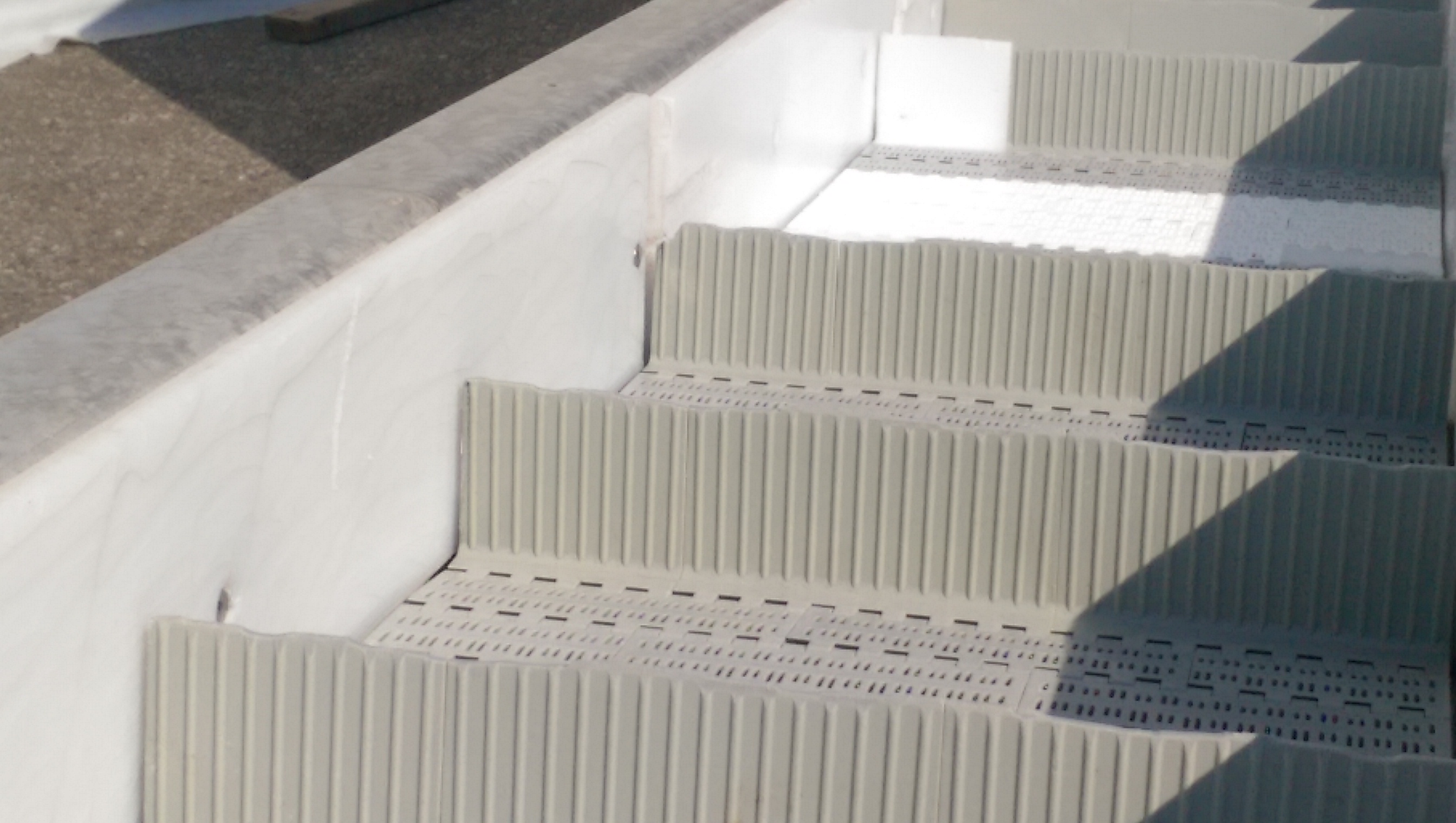 Used 21'L Incline Unloading Conveyor