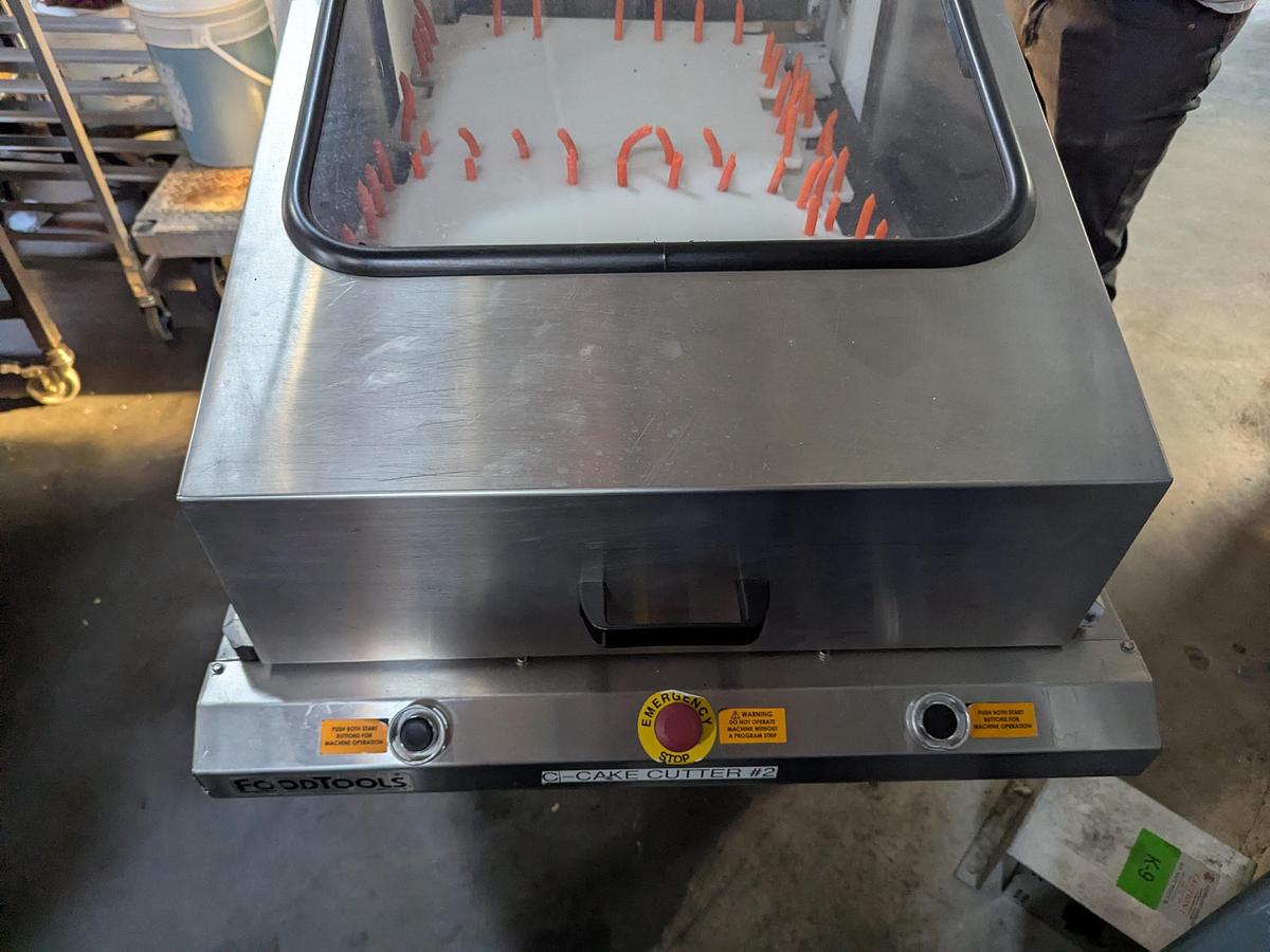 Used FoodTools CS-10E Sheet Cake Slicer