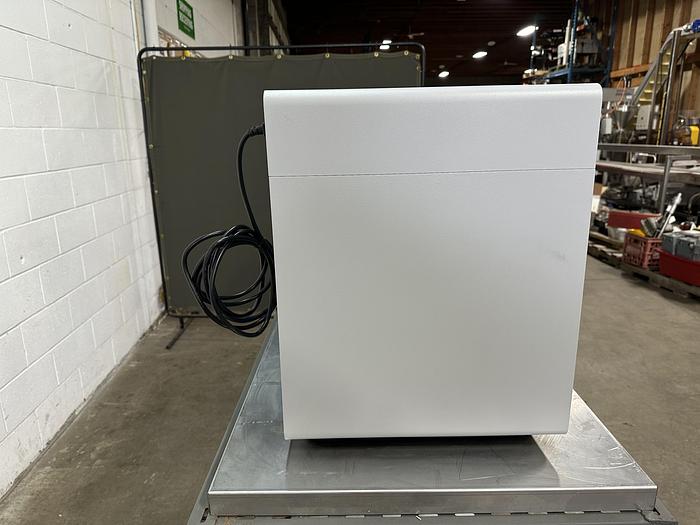 Used Pantone 3 Light Booth