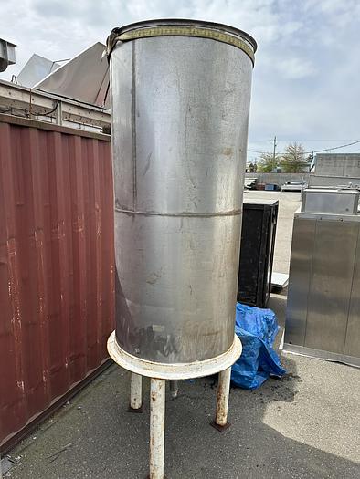 Used 500 Gallon Vertical SS Tank