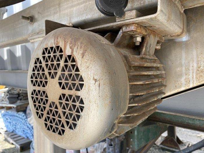 Used Commercial 28' Elevated Shaker Conveyor