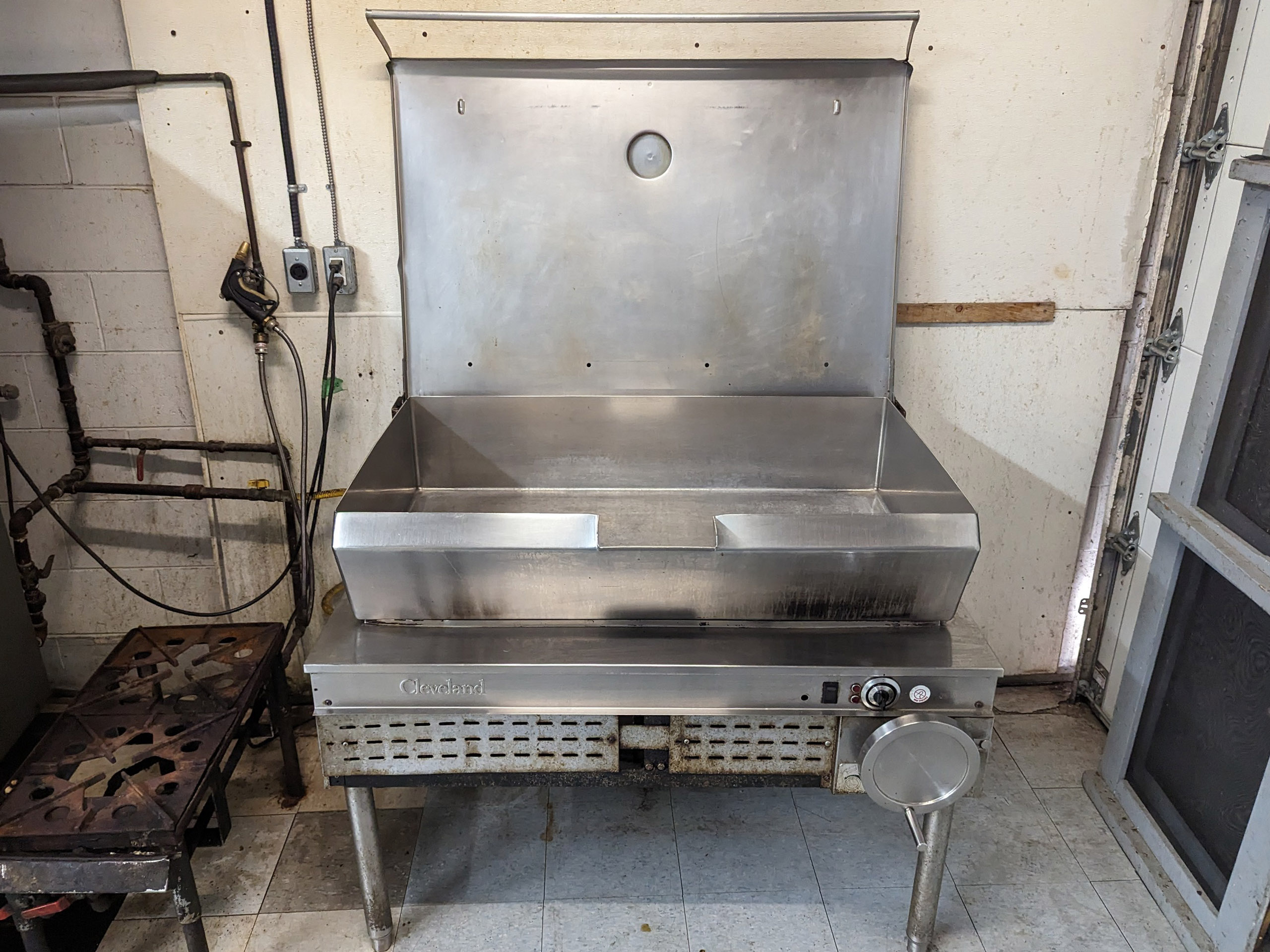 Used Cleveland SEL-40T Electric Manual Tilt Skillet