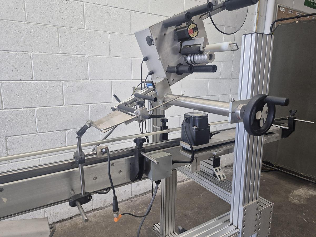 Used Associated Two-Head Top & Bottom Labeller
