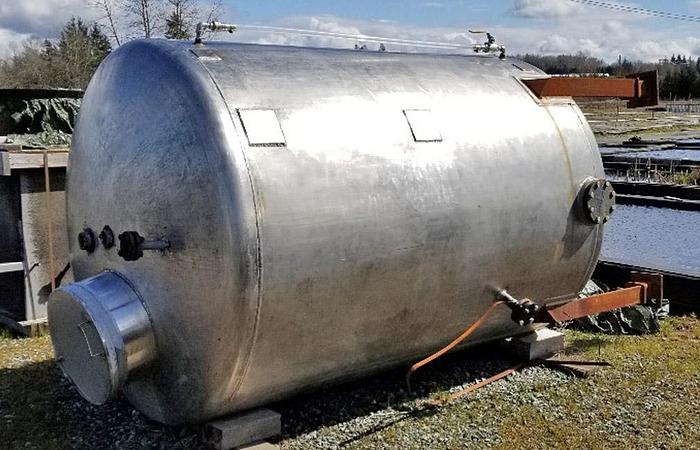 Used 1000 Gallon SS Tank