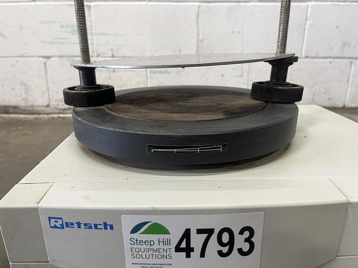 Used RETSCH AS 200 Basic Sieve Shaker