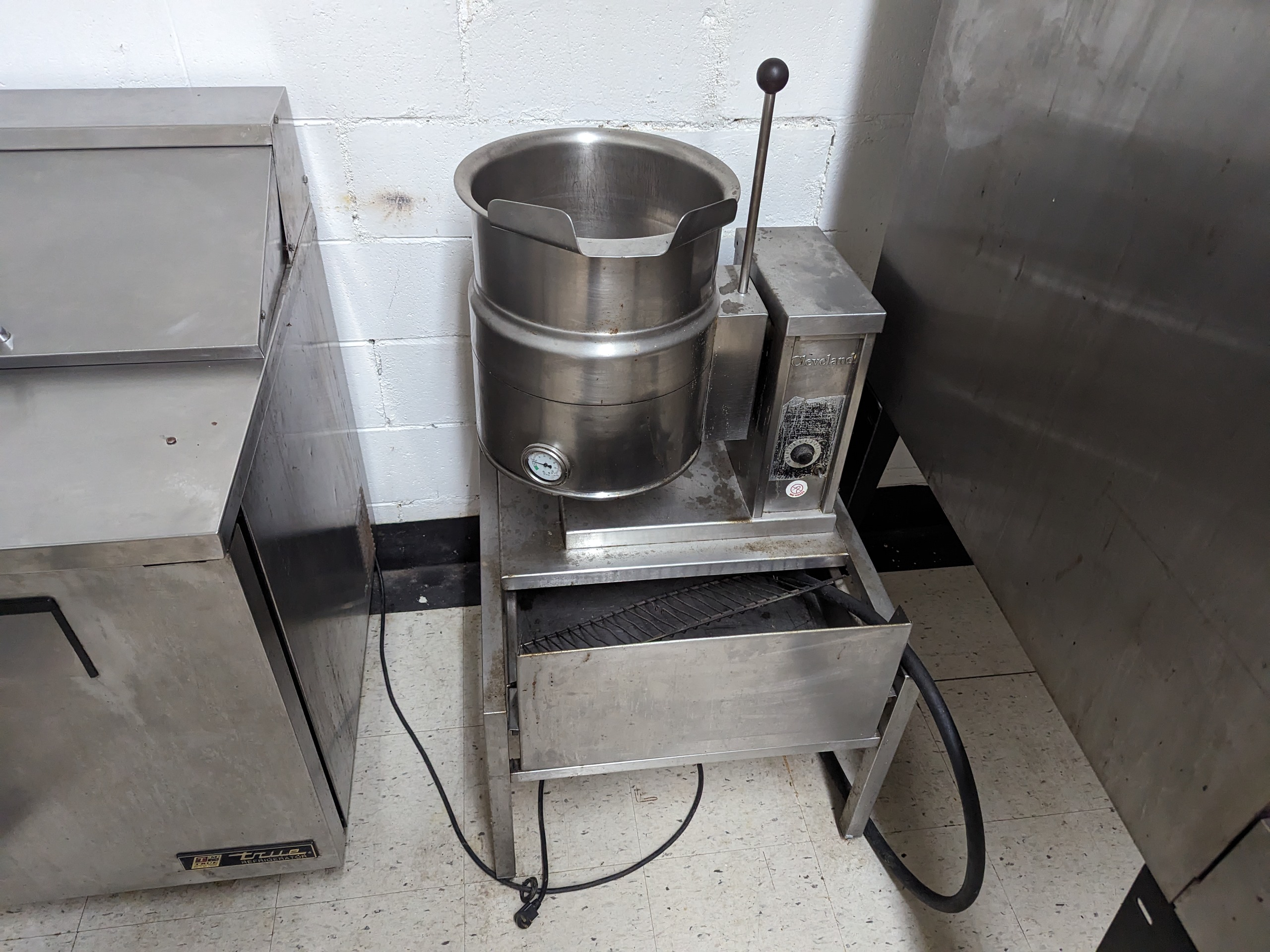 Used Cleveland KET-6T Steam-Jacketed Tilting Kettle