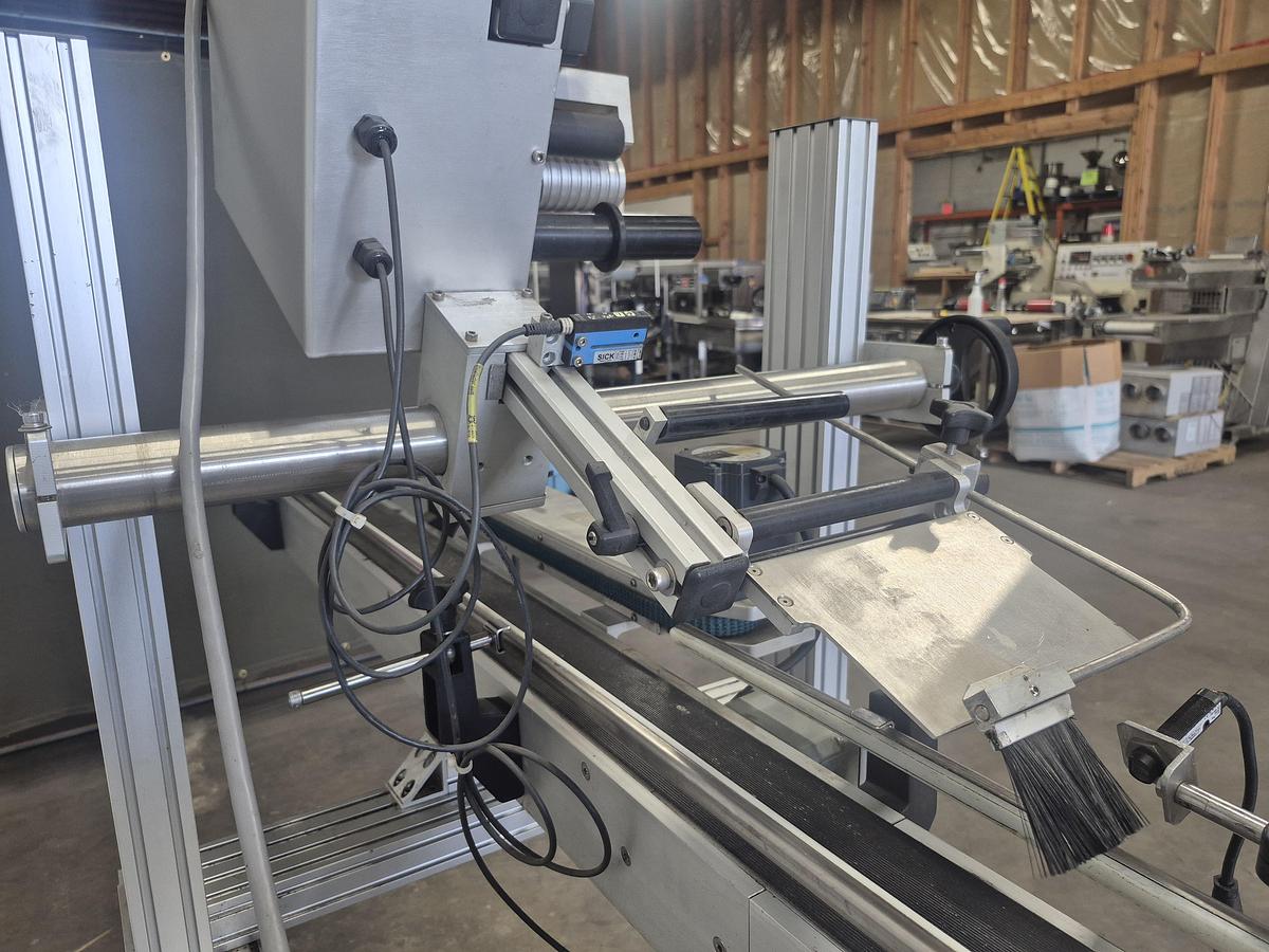 Used Associated Two-Head Top & Bottom Labeller