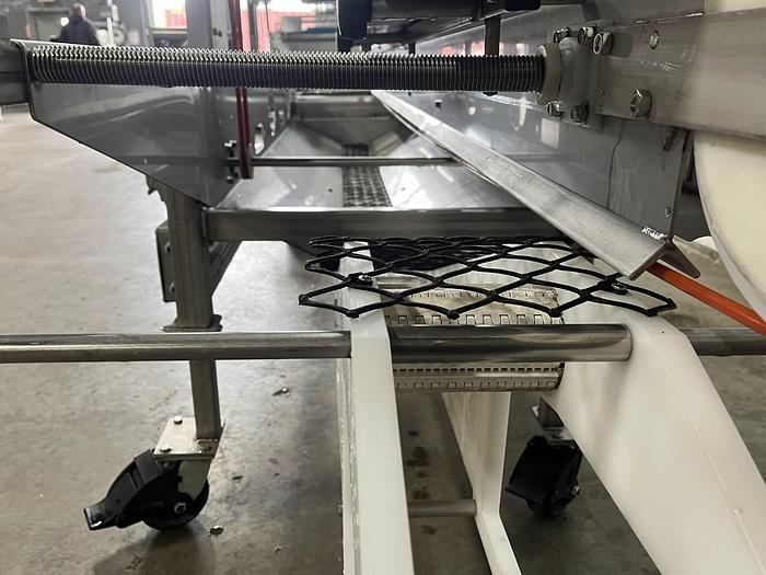 Used Lakewood 31025 Volumetric Clamshell Filler