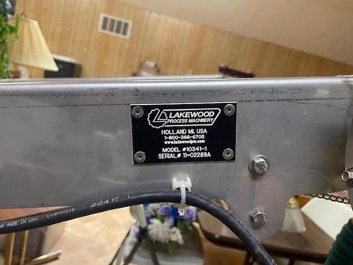 Used Lakewood Clamshell Filler with Infeed Conveyor & Accumulation Table