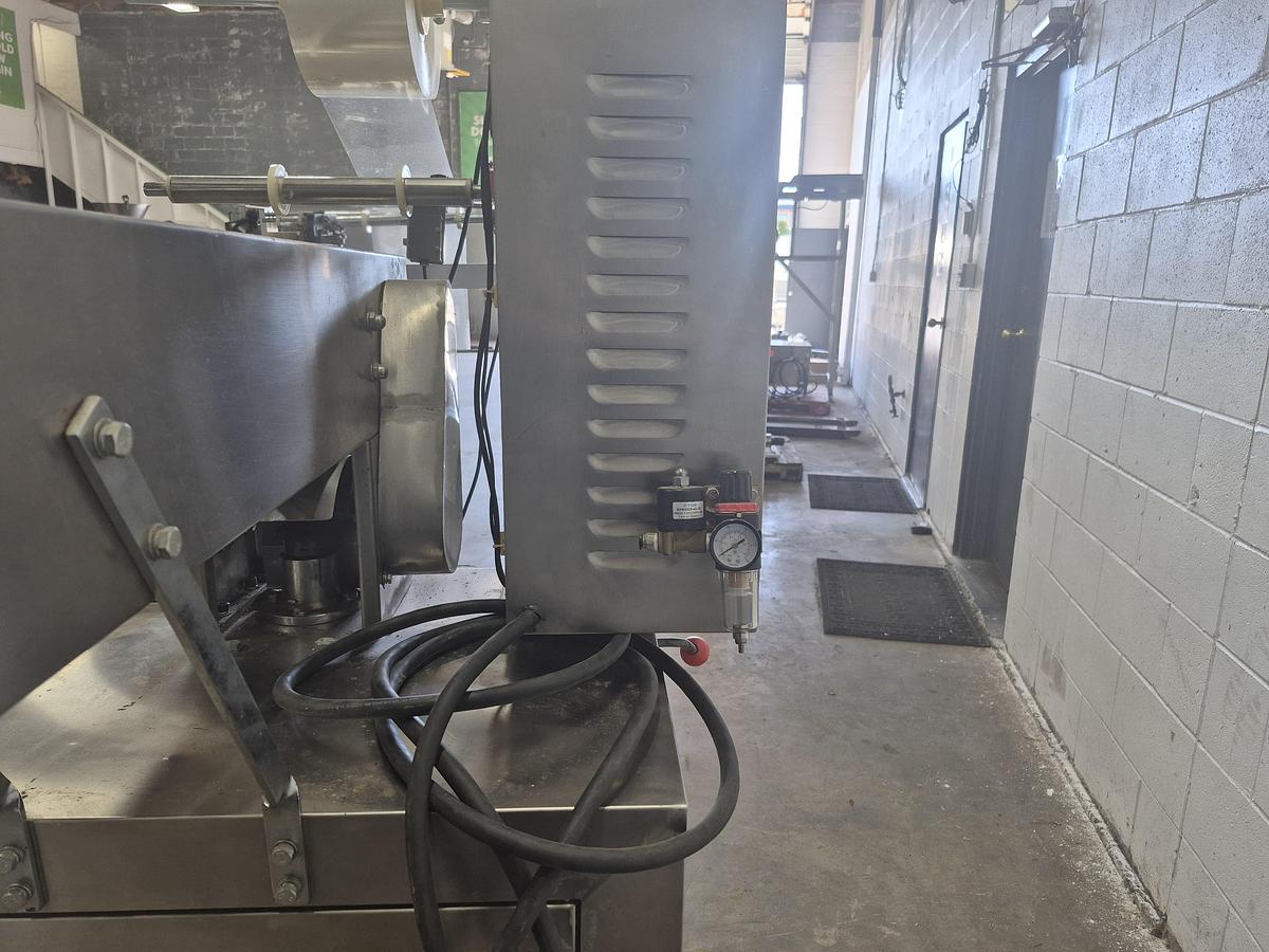 Used Automatic Vertical Packaging Machine with Chain Hopper