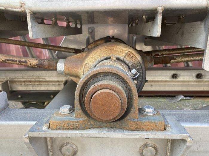 Used Commerical 27' Shaker Conveyor