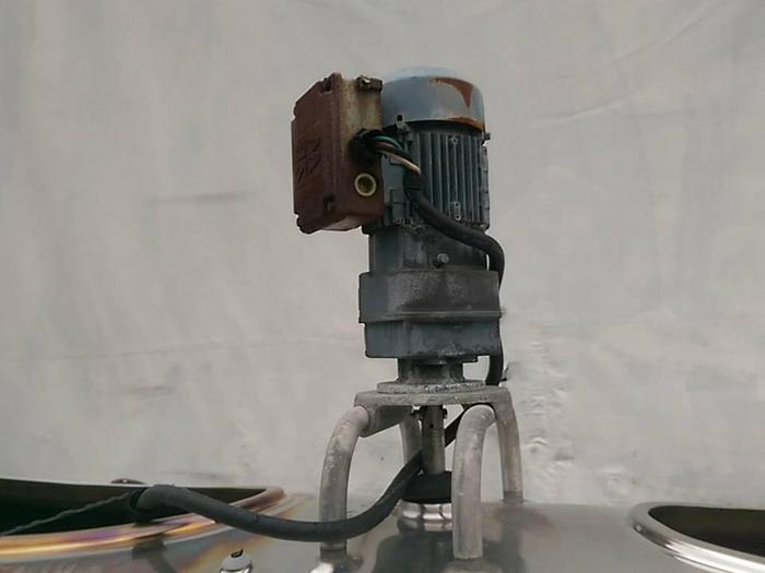 Used 500 Gallon Refrigerated Milk Tank with Agitation