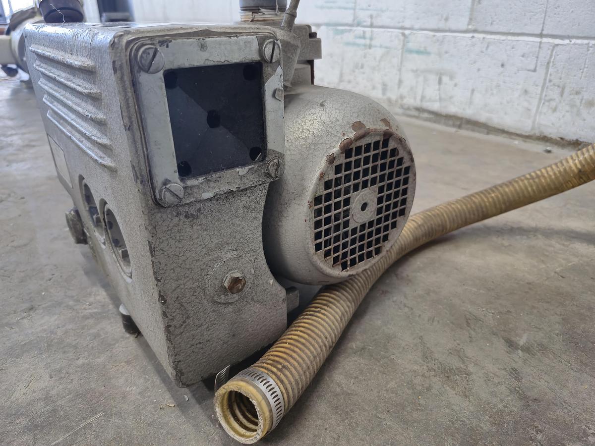 Used Busch R5 Series RA 0040 Rotary Vane Vacuum Pump