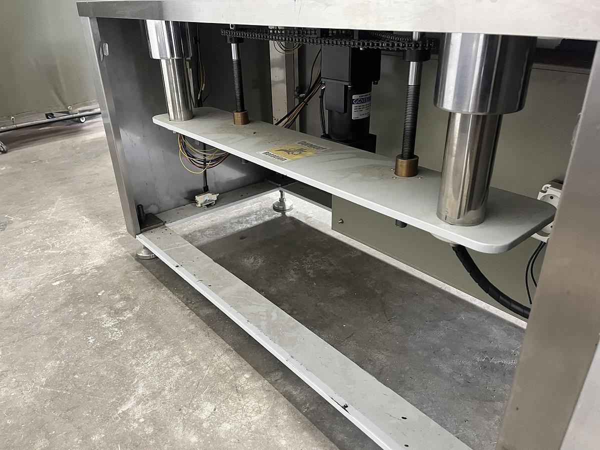 Used Pharmasystec Bottle Capper