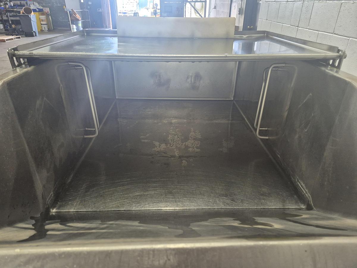 Used Self-Dumping 200 Gallon Hopper