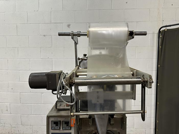 Used Vertical Form Fill Sachet Machine with Auger Filler
