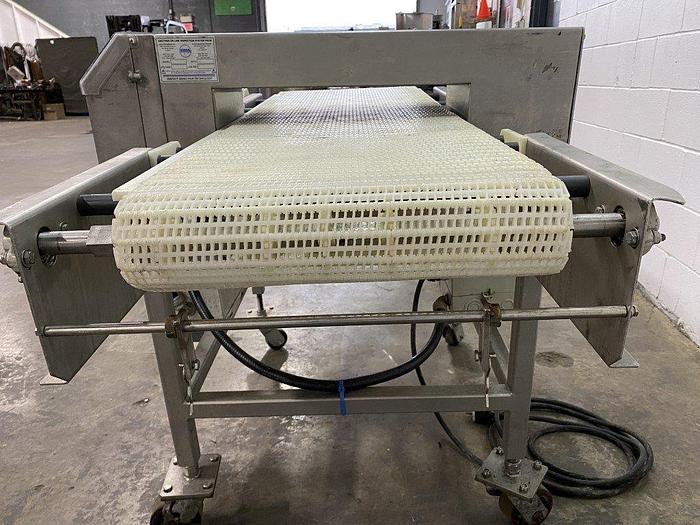 Used Loma IQ2 Metal Detector